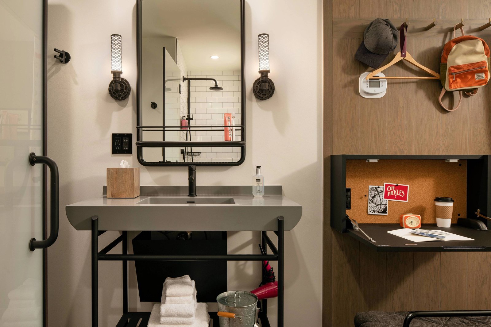 Moxy Austin - University Hotel — rooms