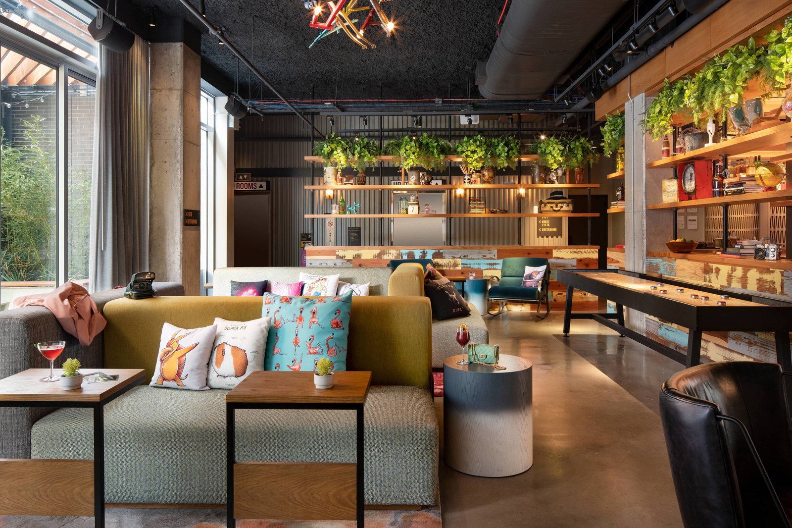 Moxy Austin - University Hotel