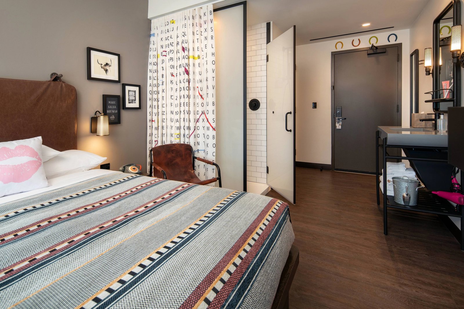 Moxy Austin - University Hotel — rooms