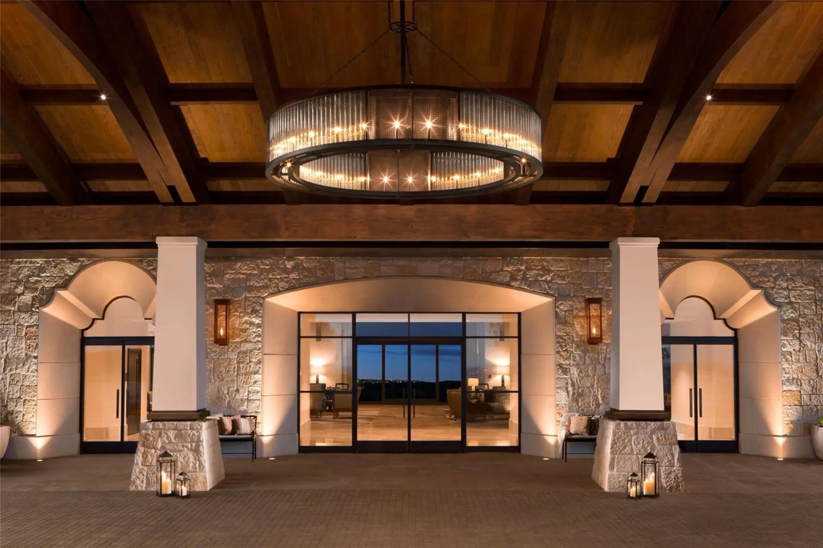 Four Seasons Hotel Austin — vibe