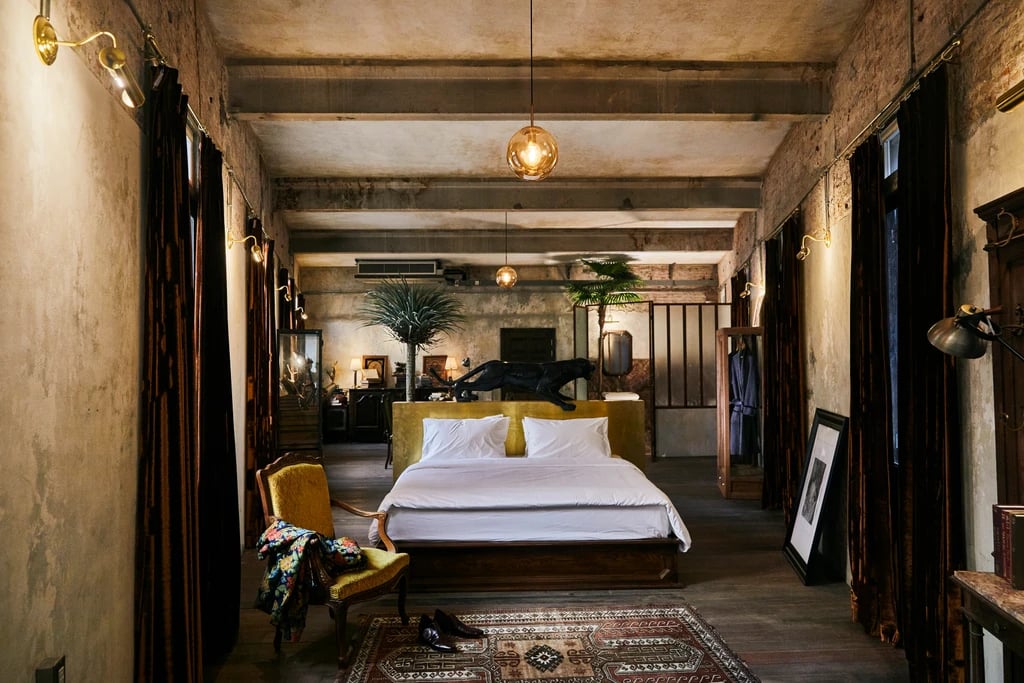 The Mustang Blu — rooms
