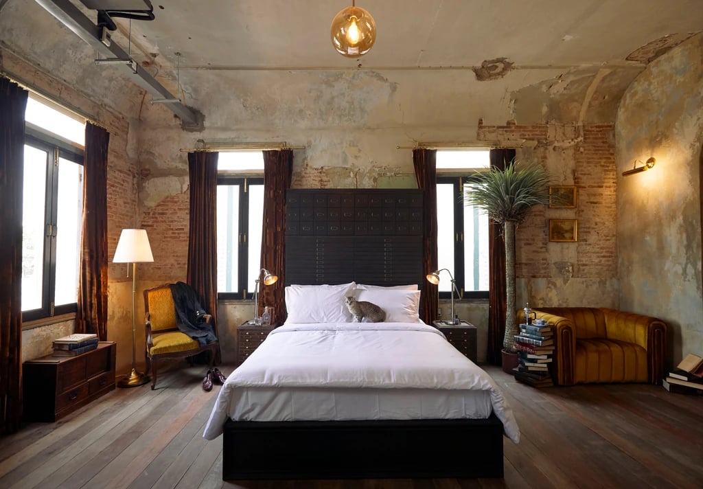 The Mustang Blu — rooms