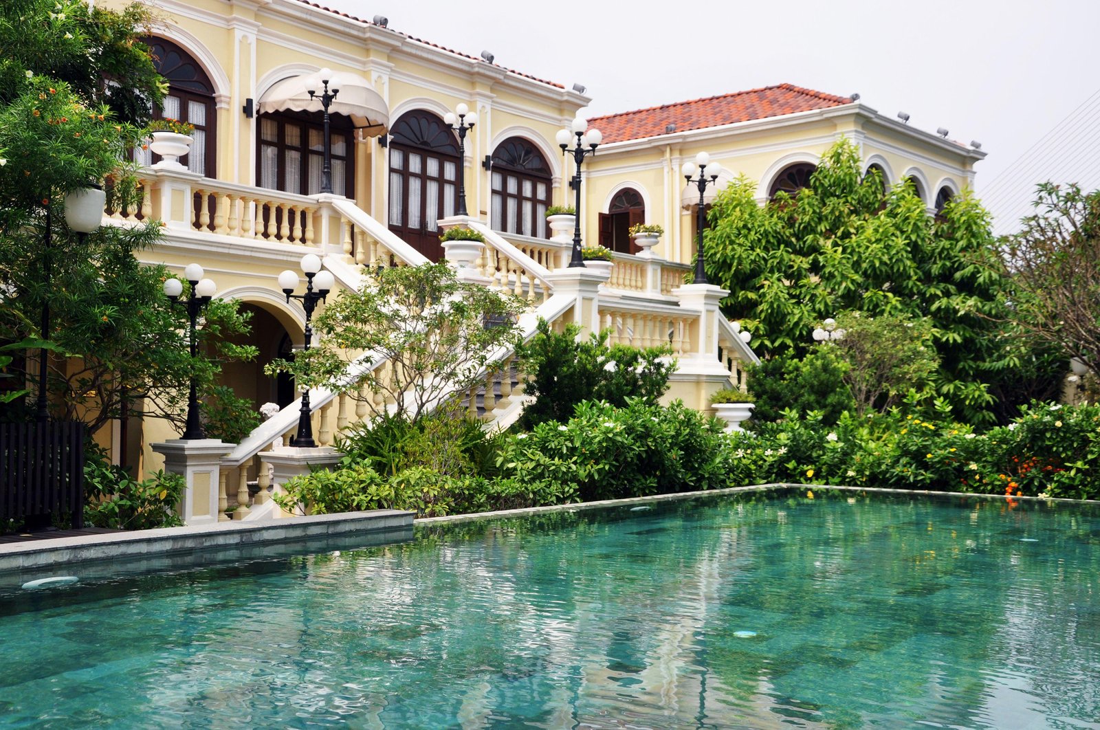 Praya Palazzo Hotel — backstory