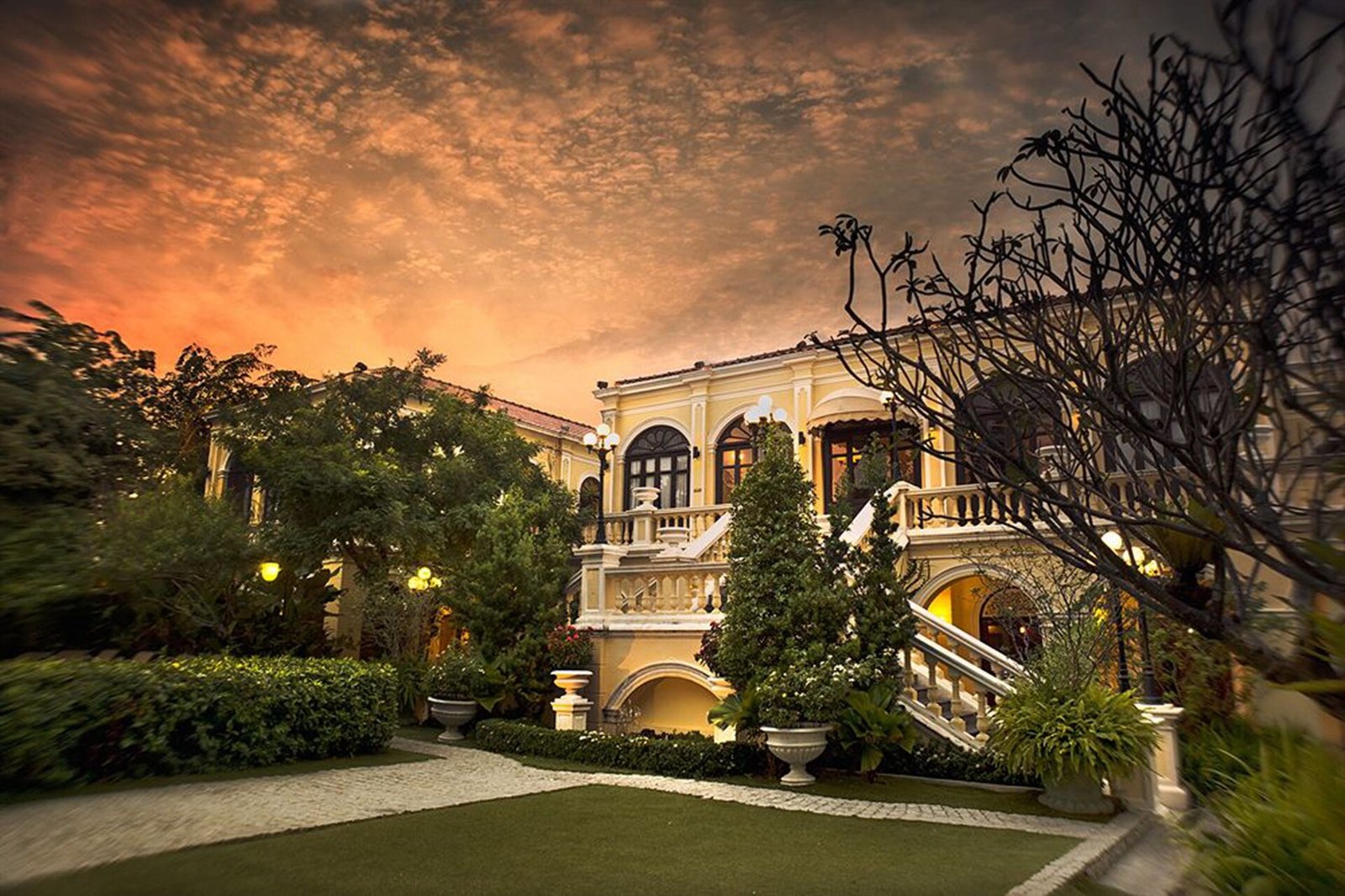 Praya Palazzo Hotel — backstory