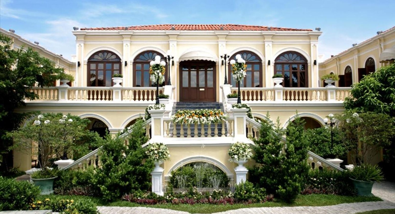 Praya Palazzo Hotel — backstory