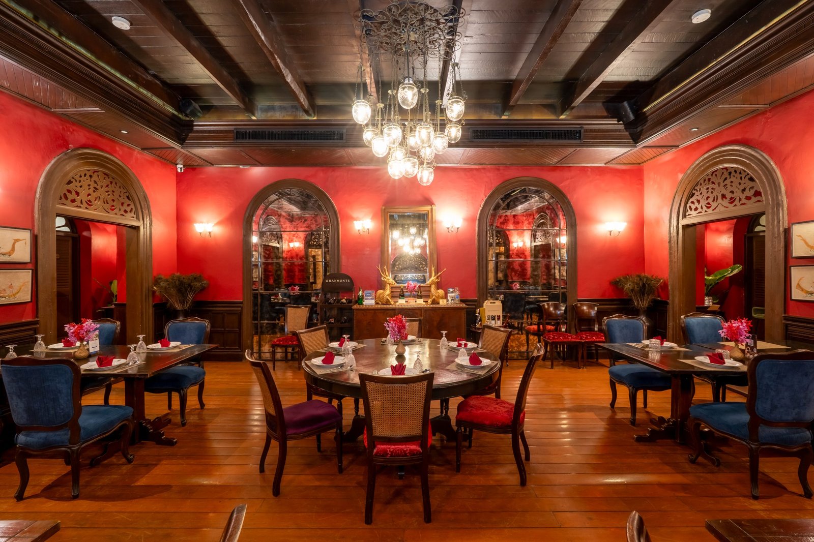 Praya Palazzo Hotel — eat & drink