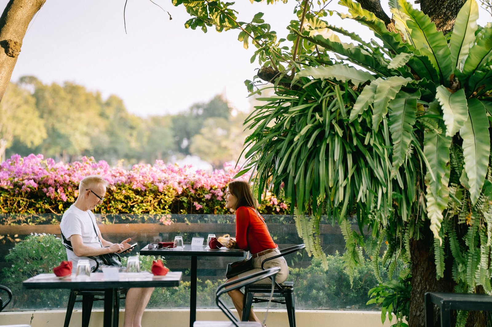 Praya Palazzo Hotel, at the table