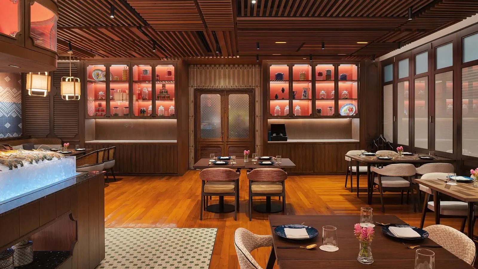 Amari Bangkok Hotel — eat & drink