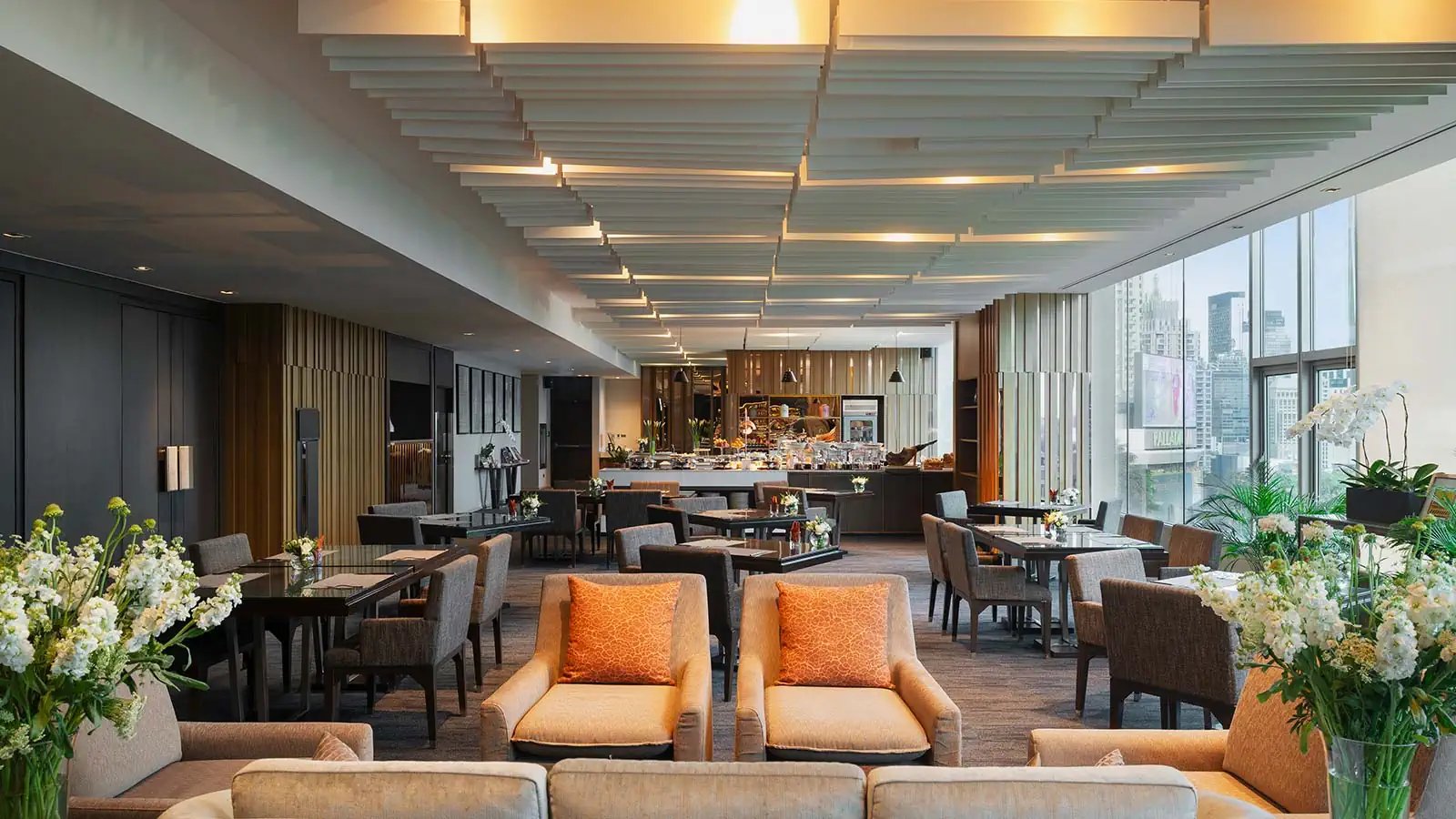 Amari Bangkok Hotel — eat & drink