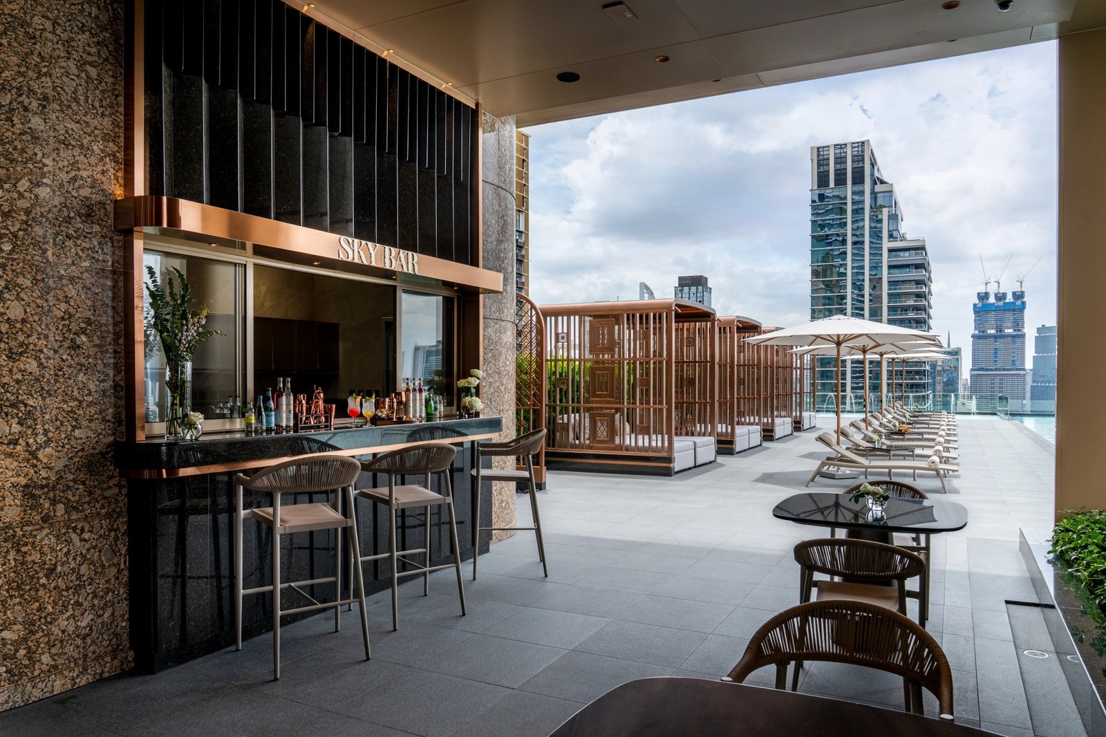 Grande Centre Point Prestige Bangkok — eat & drink