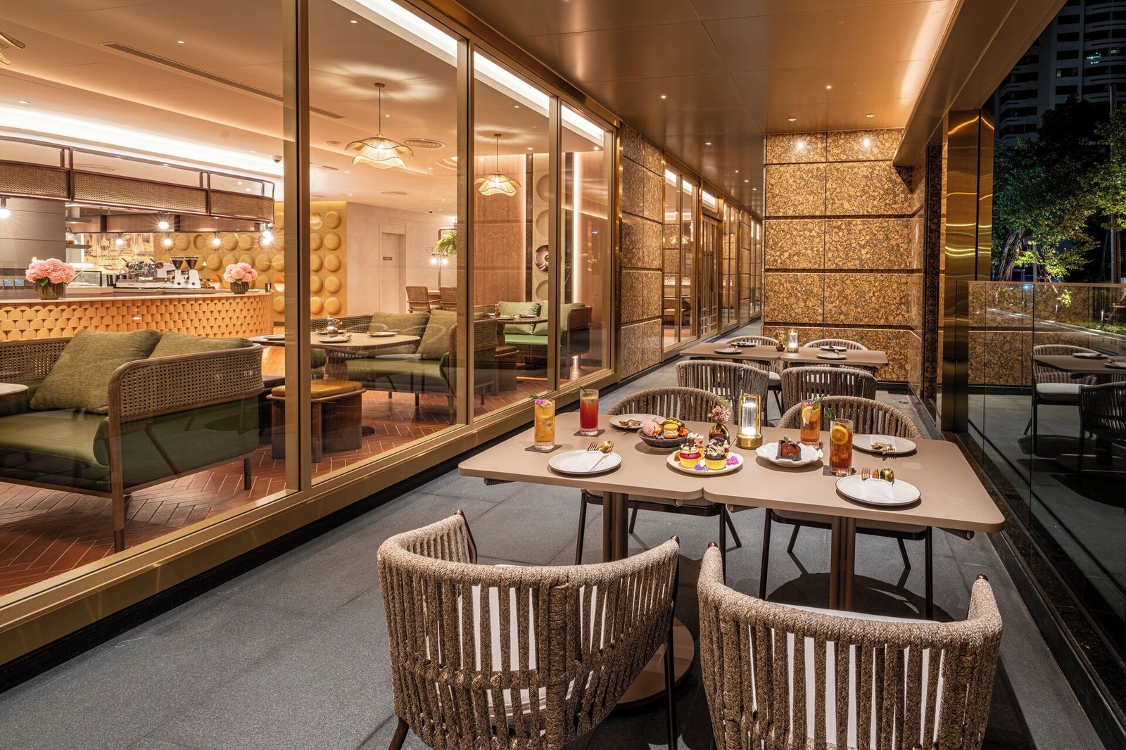 Grande Centre Point Prestige Bangkok, at the table