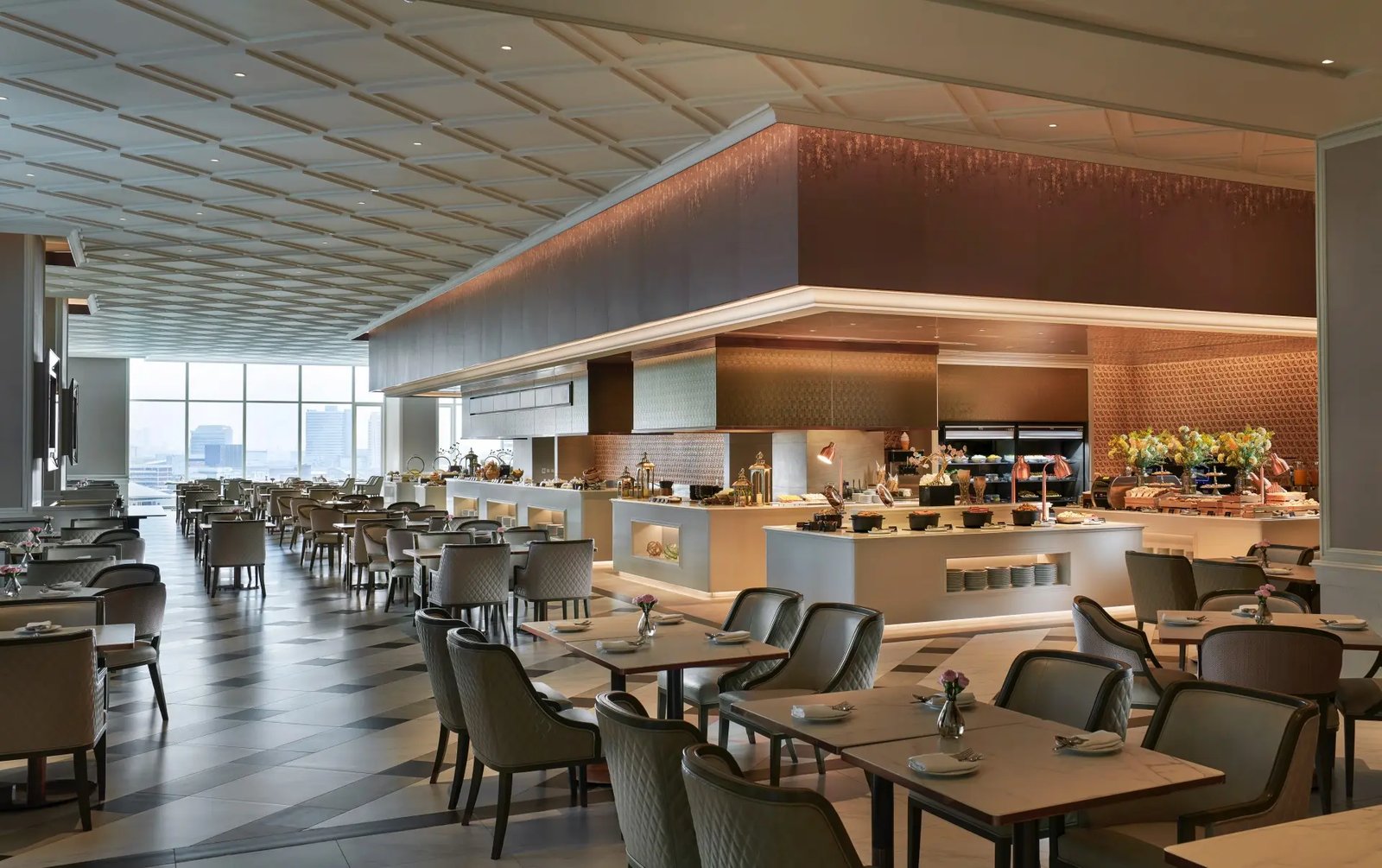 Grande Centre Point Lumphini Bangkok — eat & drink
