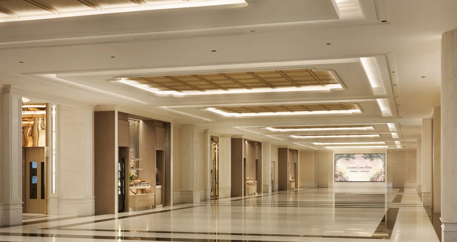 Grande Centre Point Lumphini Bangkok — vibe
