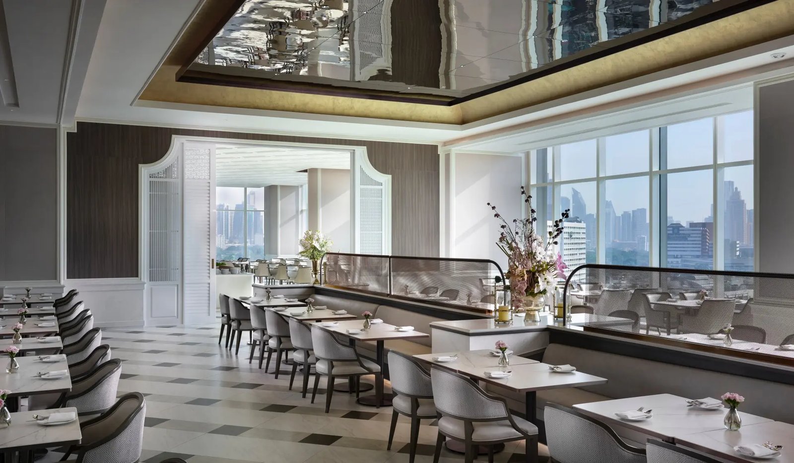 Grande Centre Point Lumphini Bangkok — eat & drink