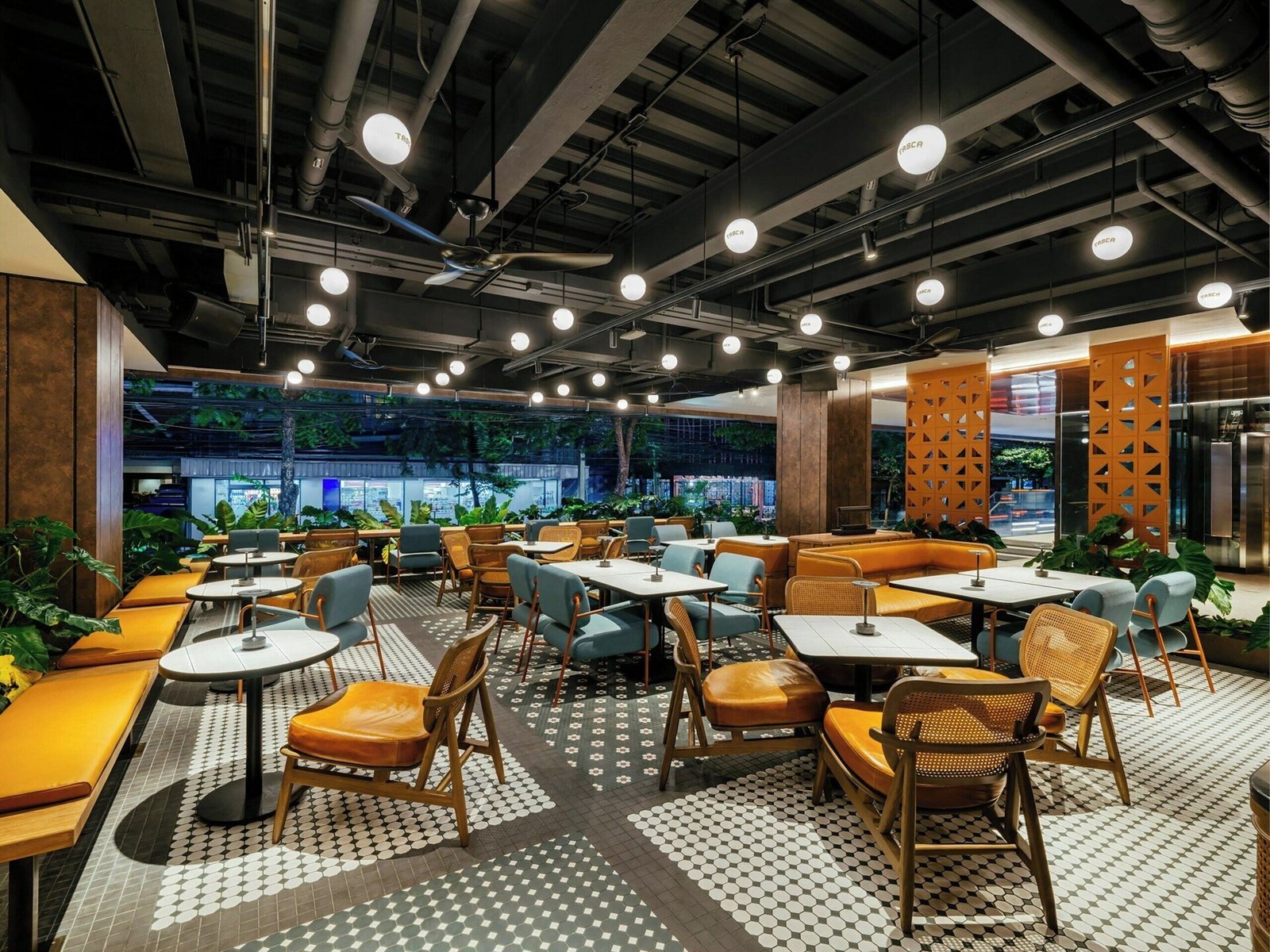 voco Bangkok Surawong Hotel — eat & drink
