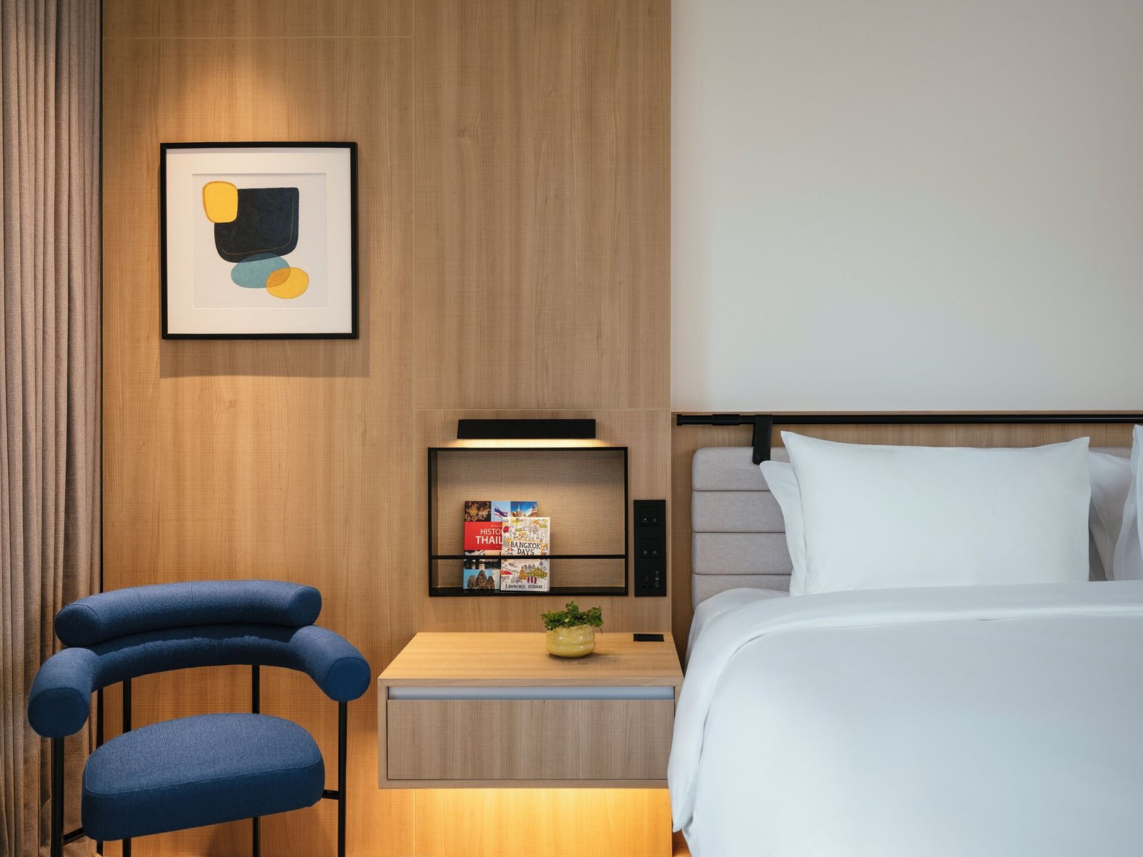 voco Bangkok Surawong Hotel — rooms