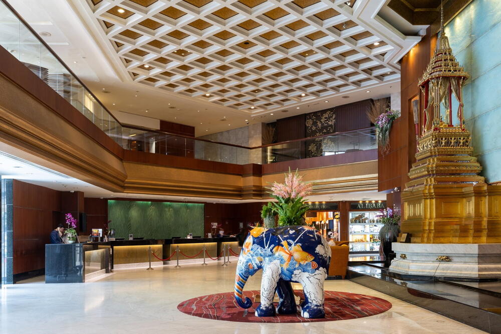 Royal Orchid Sheraton Riverside Hotel Bangkok — vibe
