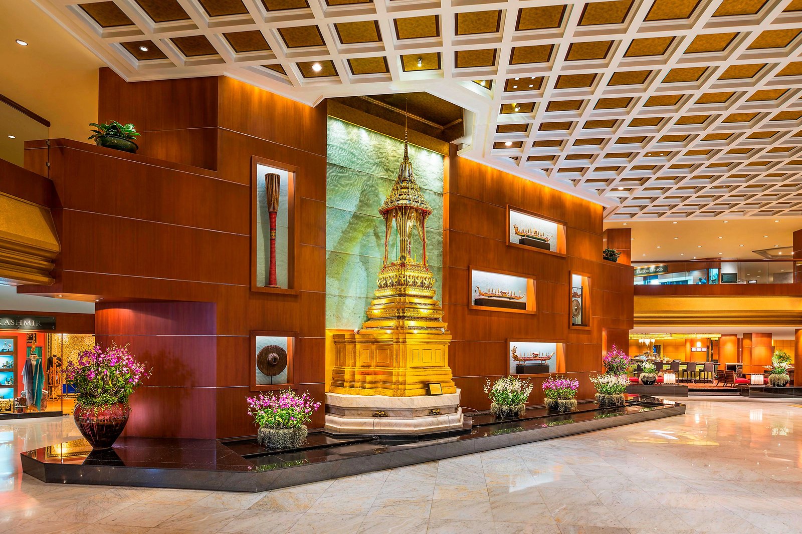 Royal Orchid Sheraton Riverside Hotel Bangkok — vibe