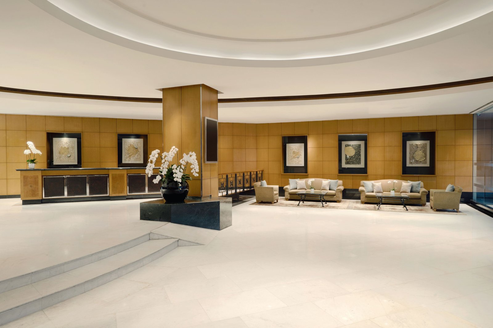 Royal Orchid Sheraton Riverside Hotel Bangkok — vibe