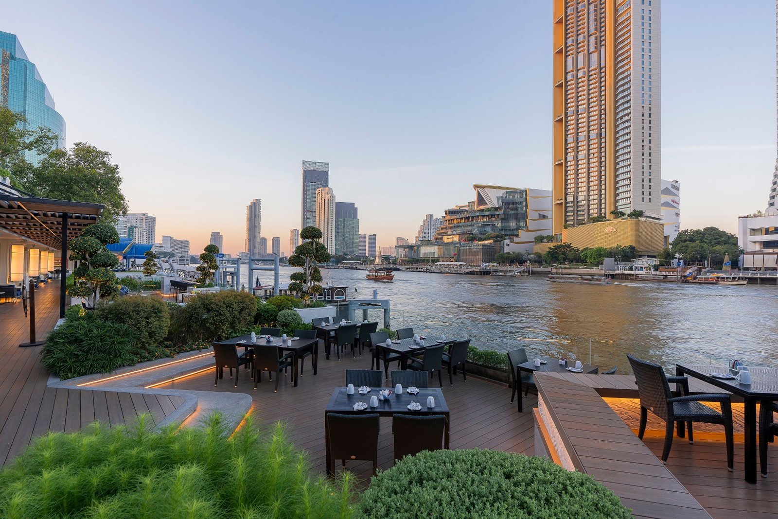 Royal Orchid Sheraton Riverside Hotel Bangkok — eat & drink