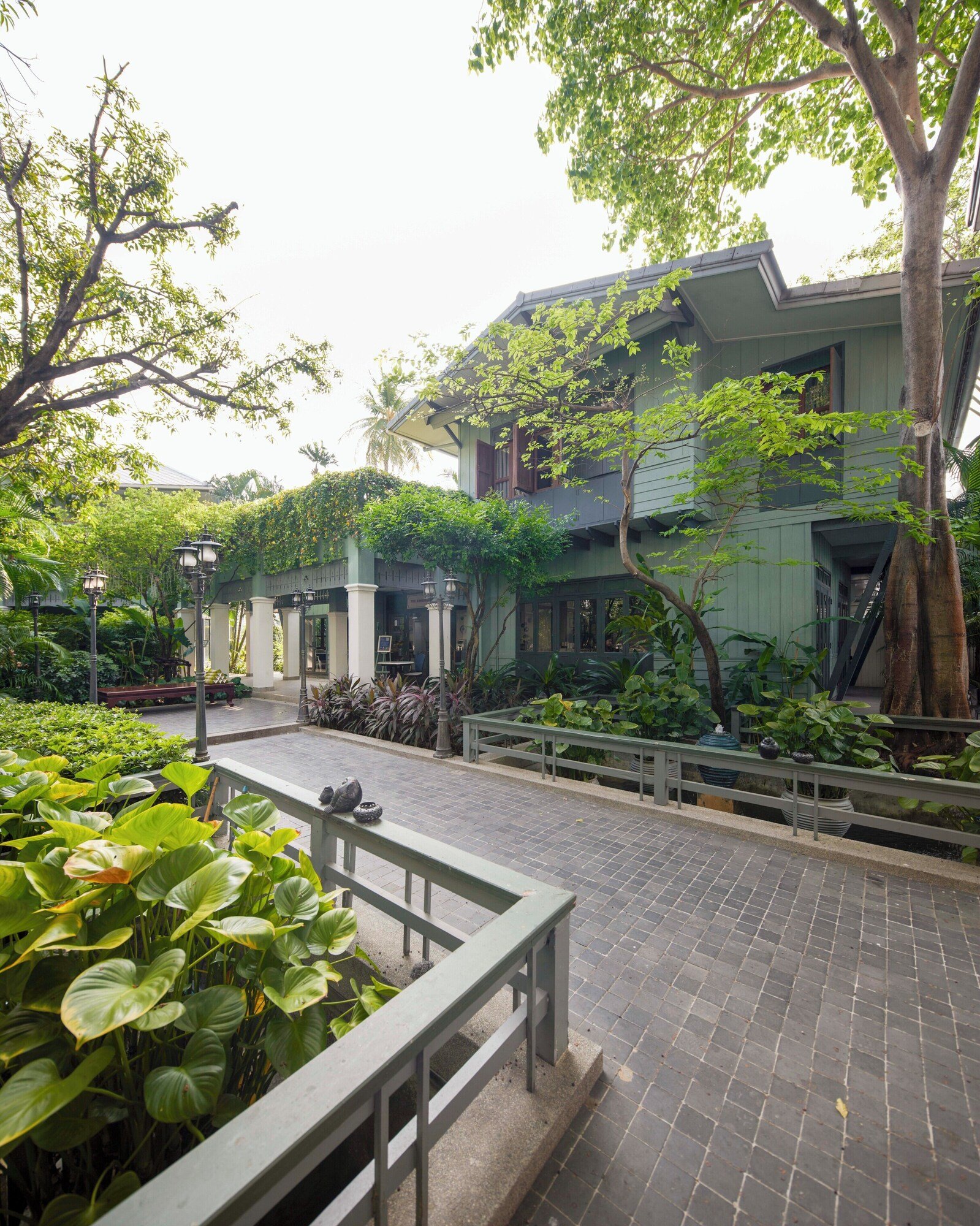 The Raweekanlaya Bangkok Wellness Cuisine Resort — vibe