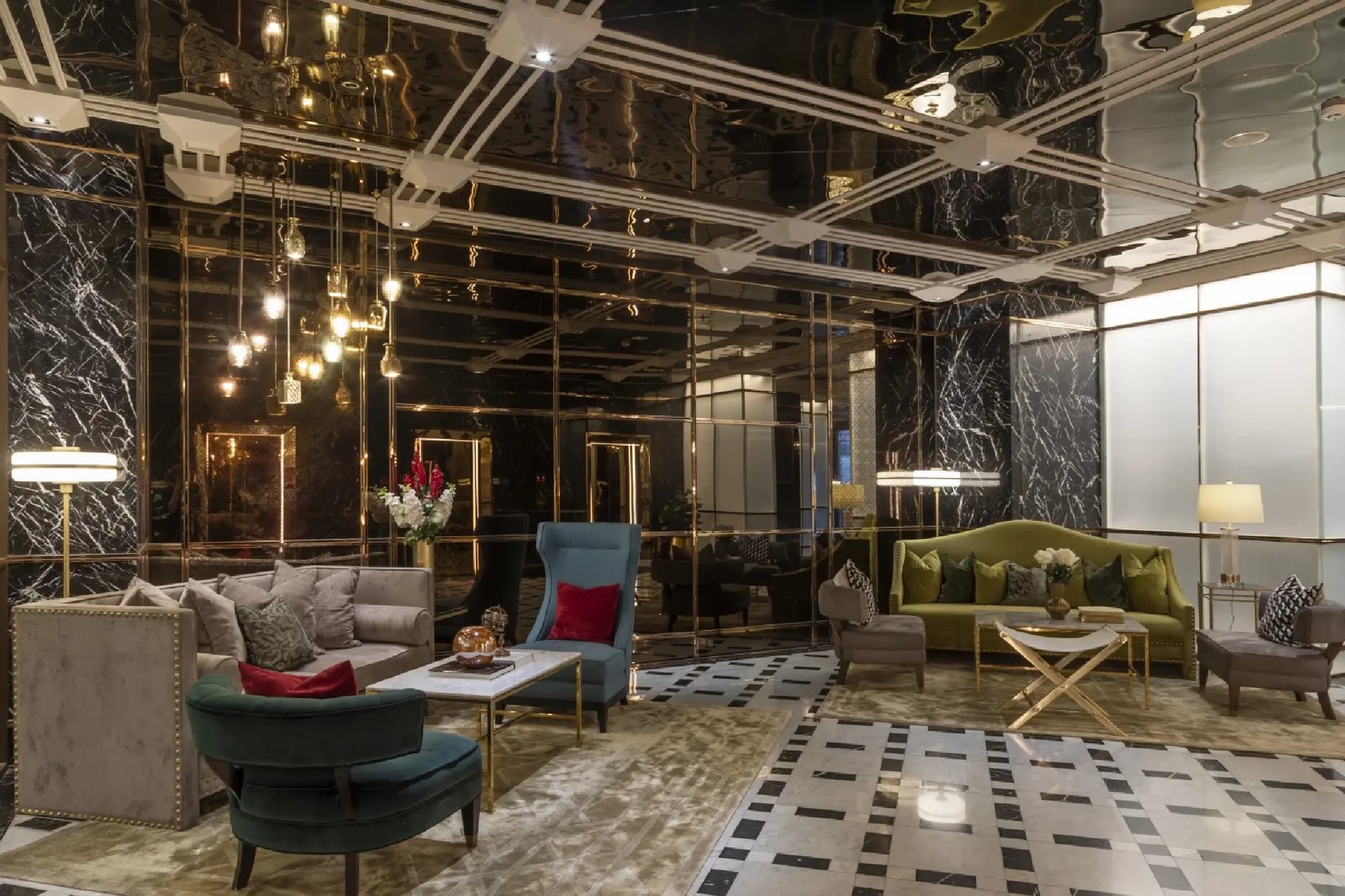 MUU Bangkok Hotel — eat & drink