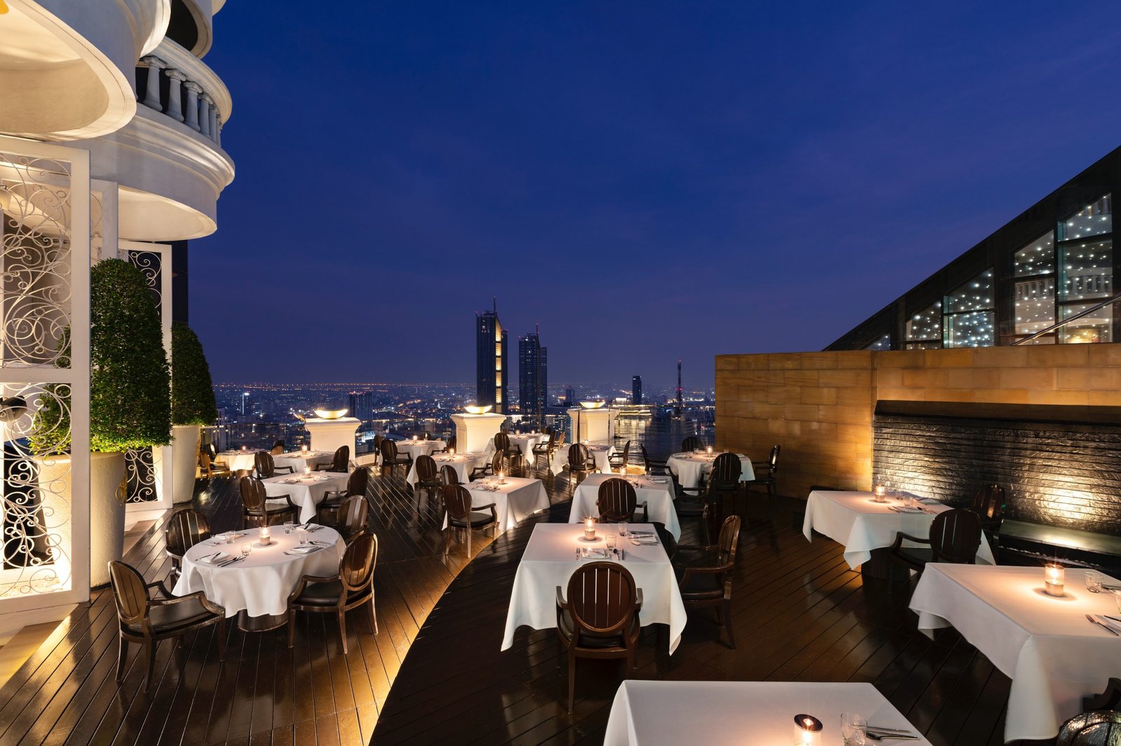 Tower Club at Lebua, at the table