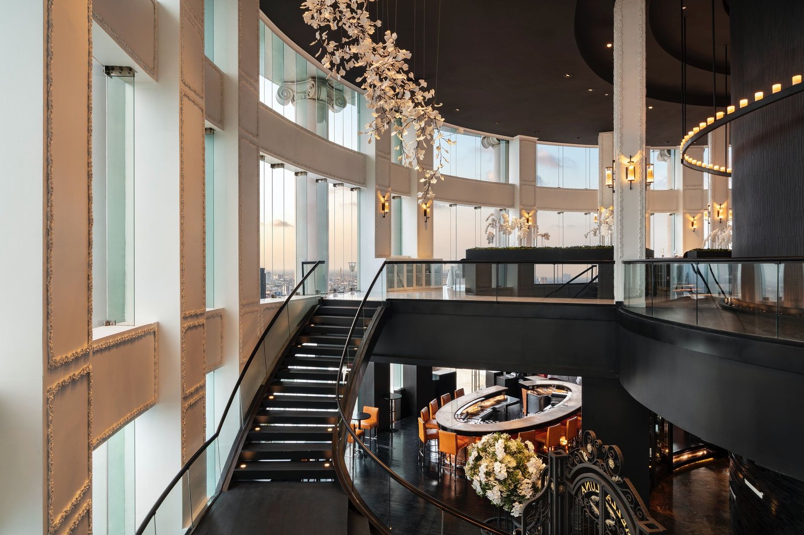 Tower Club at Lebua, at the table