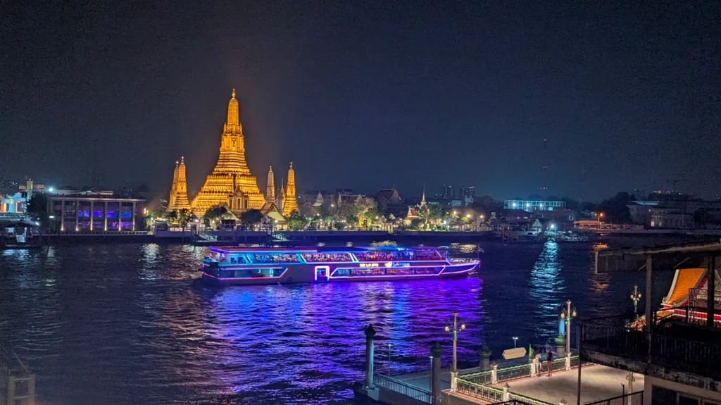 Riva Arun Bangkok — vibe