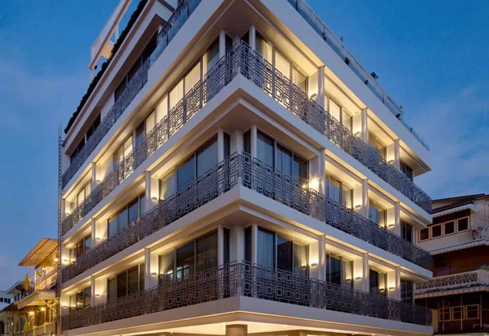 Riva Arun Bangkok — backstory