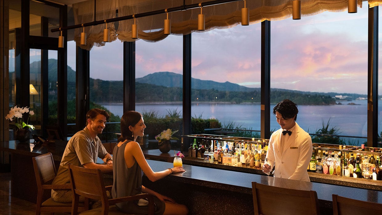 Hotel Halekulani, sunset bar spectra