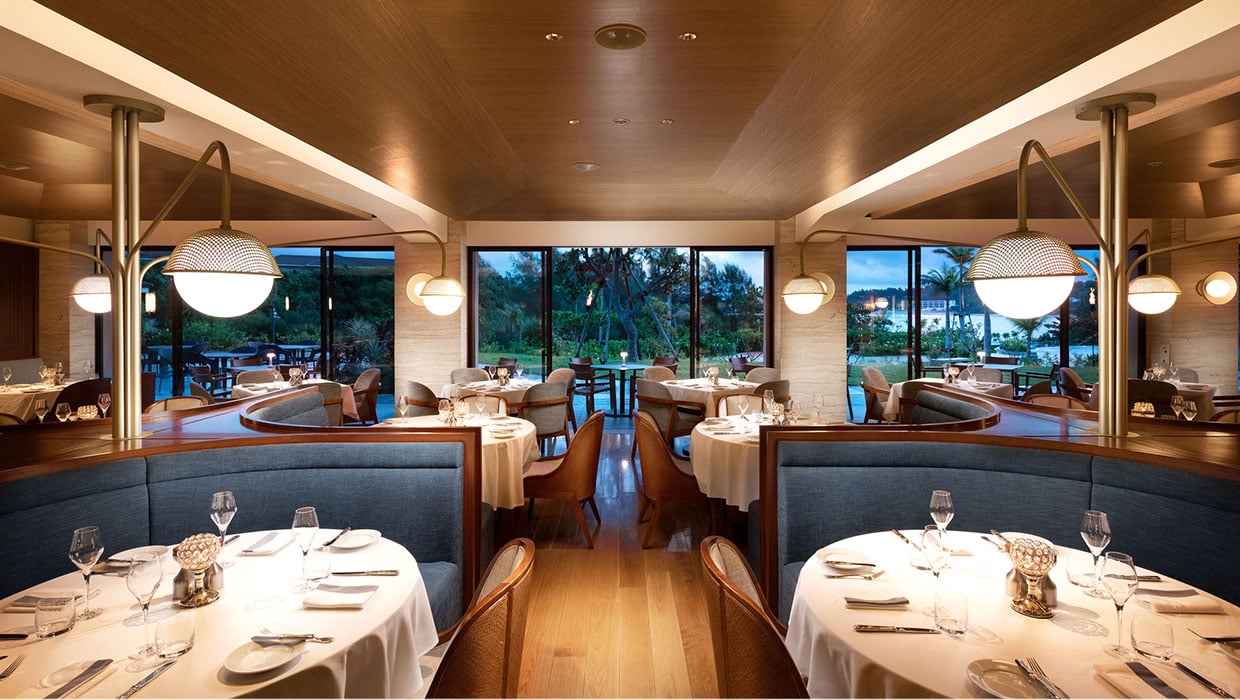 Hotel Halekulani, at the table