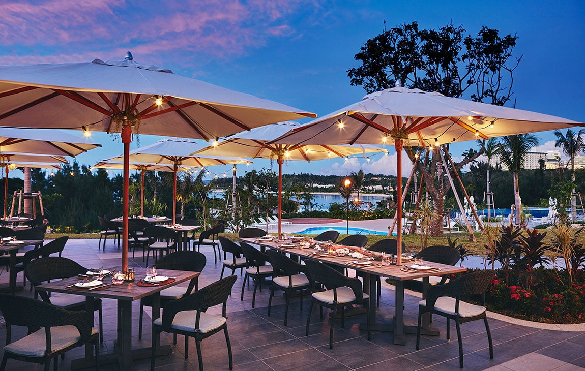 Hotel Halekulani, at the table