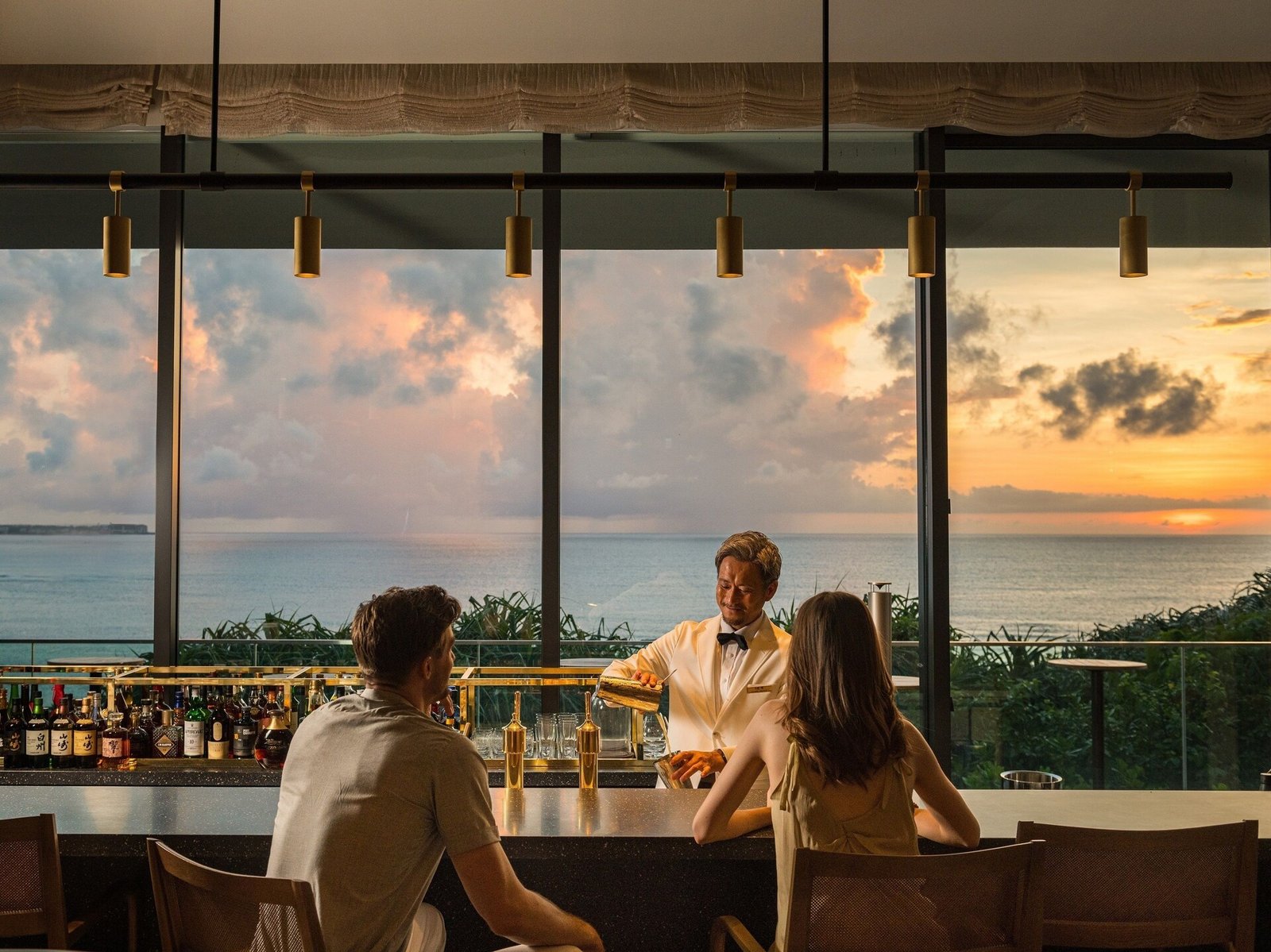 Hotel Halekulani, sunset bar spectra