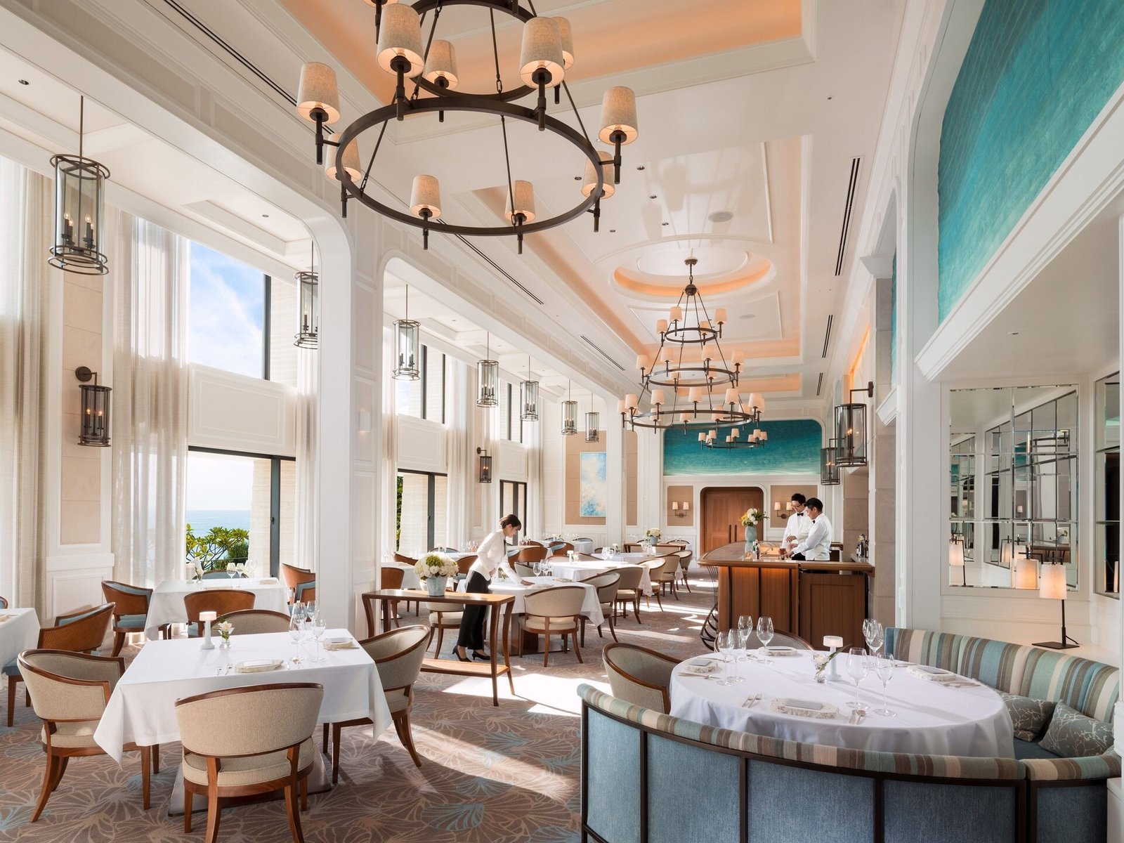 Hotel Halekulani, at the table