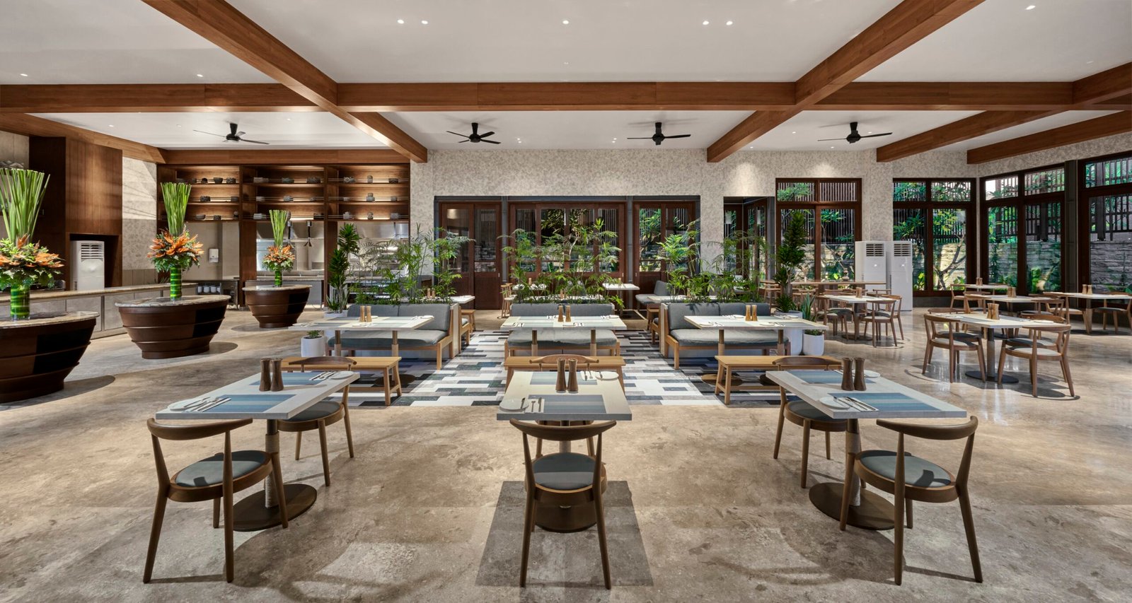 Holiday Inn Resort Bali Canggu Hotel — eat & drink