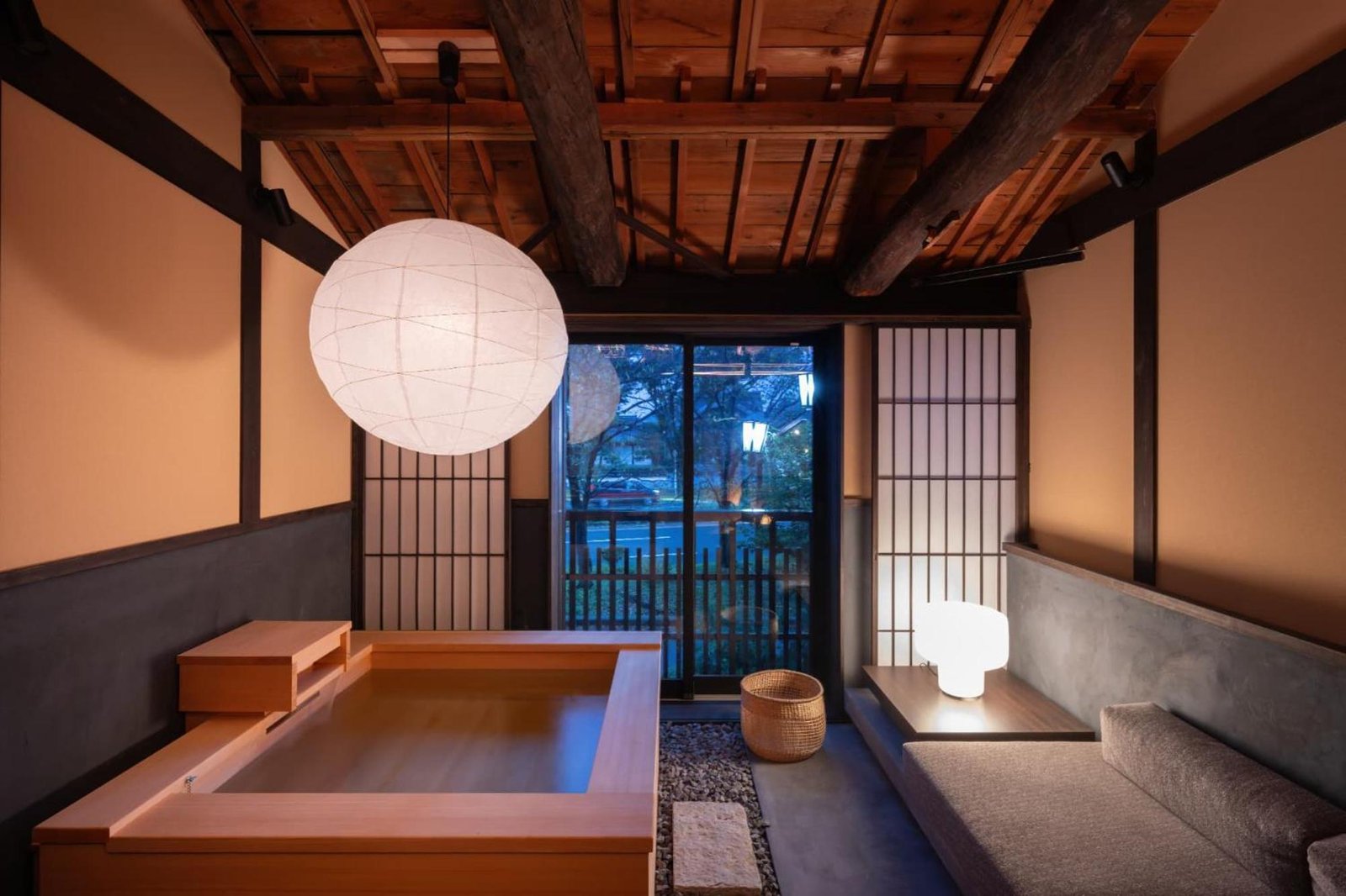 Nazuna Higashi Honganji — eat & drink