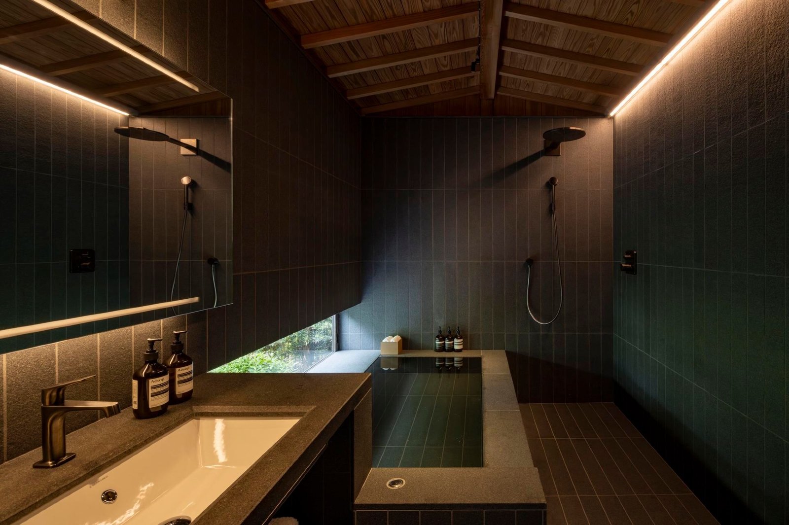 Momoyama Onsen Tsukimikan — wellness
