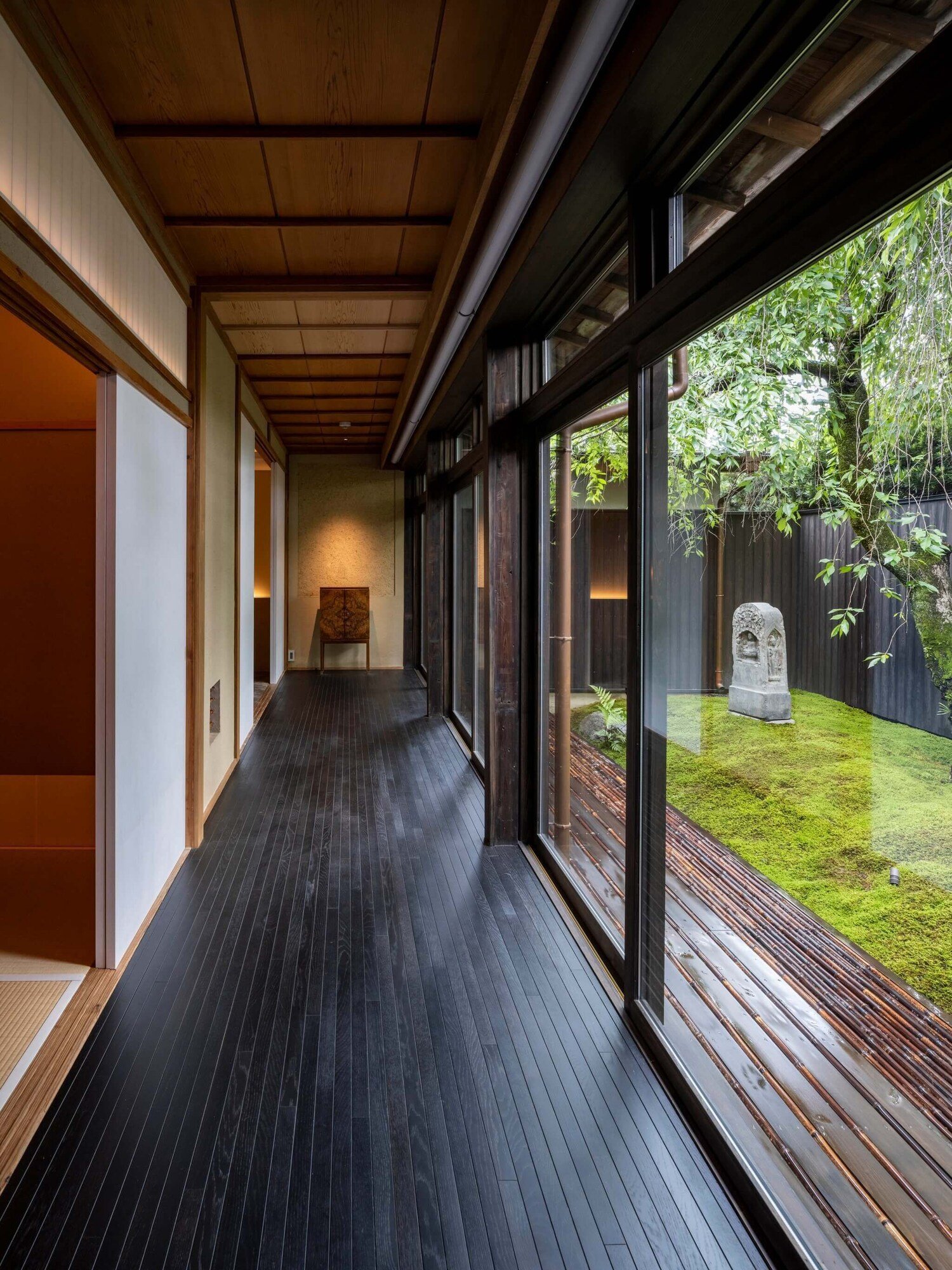 Momoyama Onsen Tsukimikan — vibe