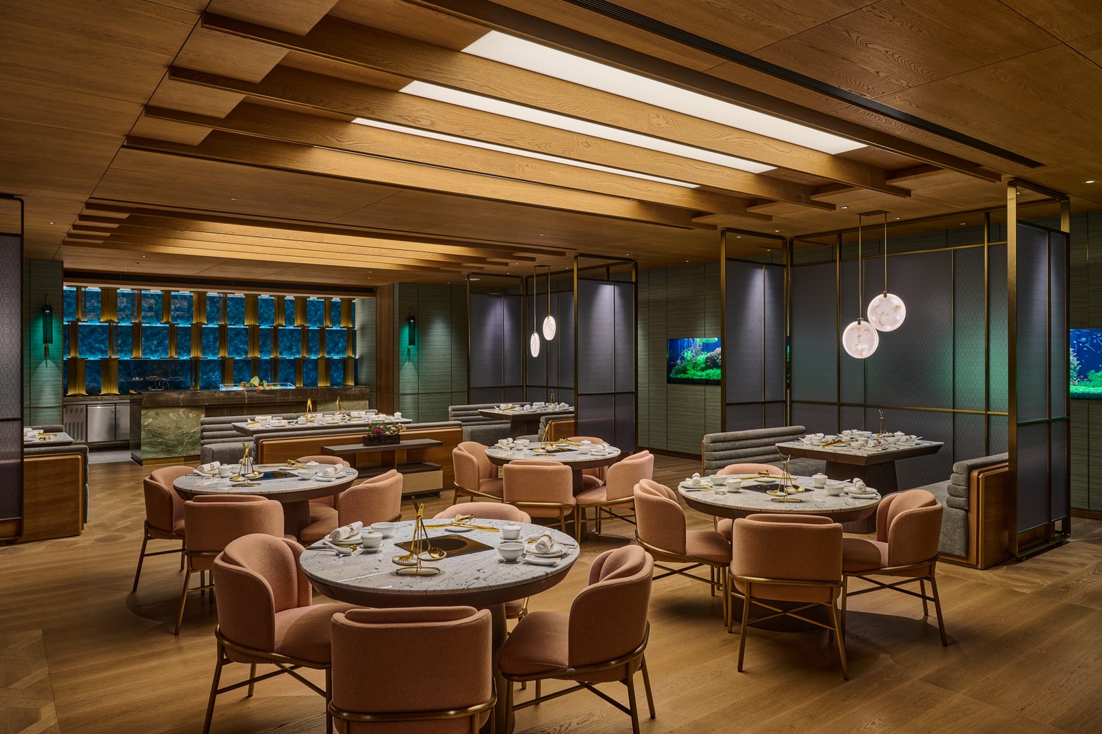 InterContinental Taichung, at the table