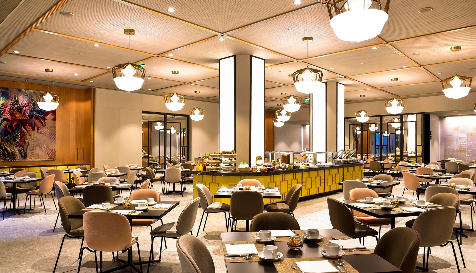 Porto Palácio Hotel By The Editory, at the table