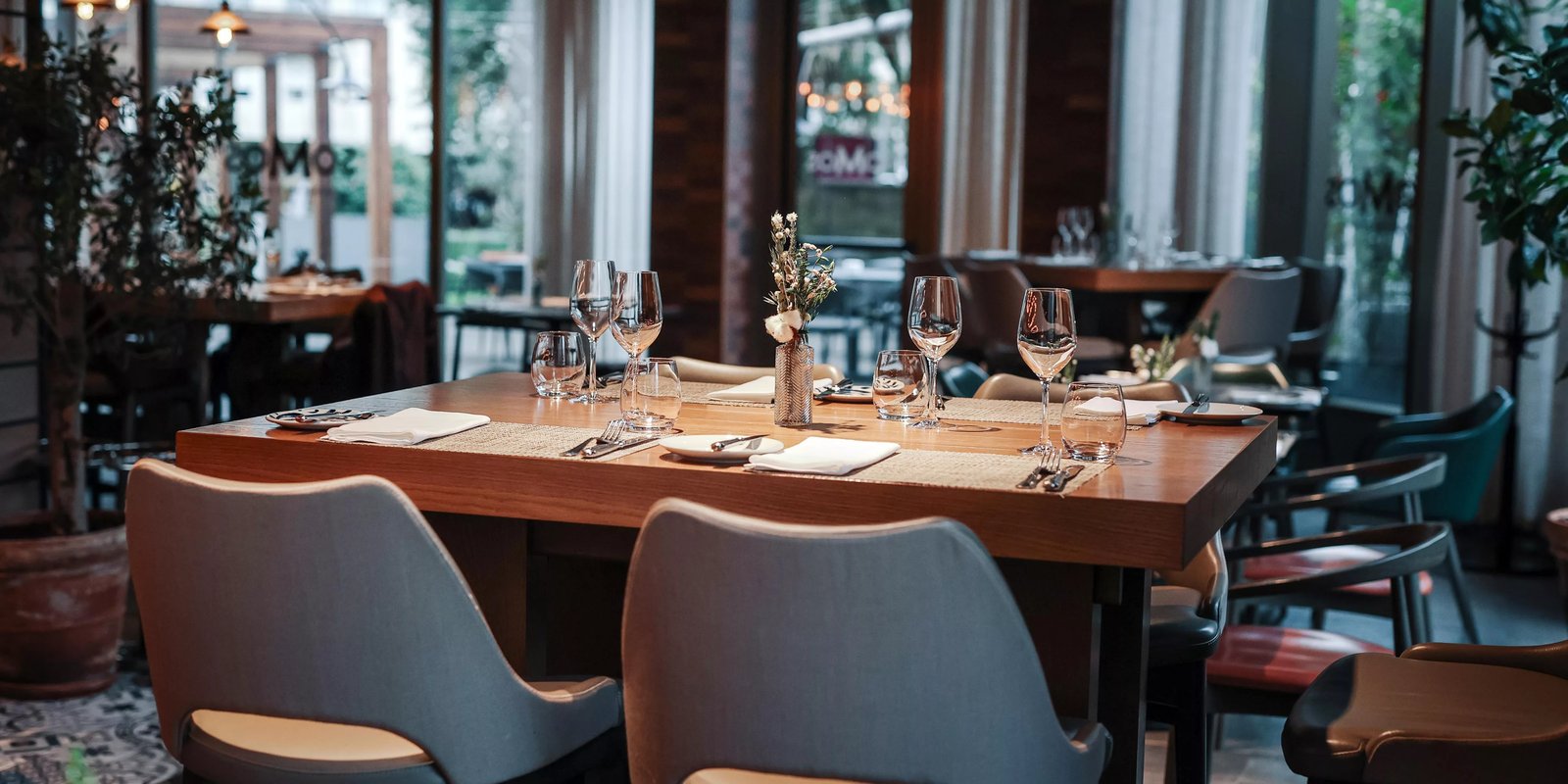 Crowne Plaza Porto Hotel — eat & drink