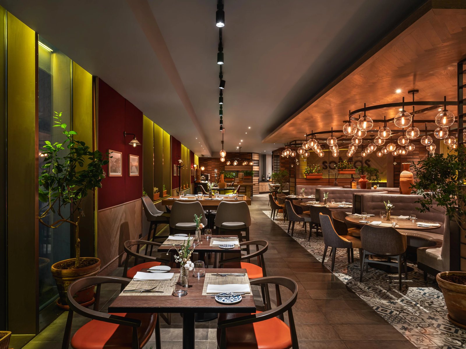 Crowne Plaza Porto Hotel — eat & drink
