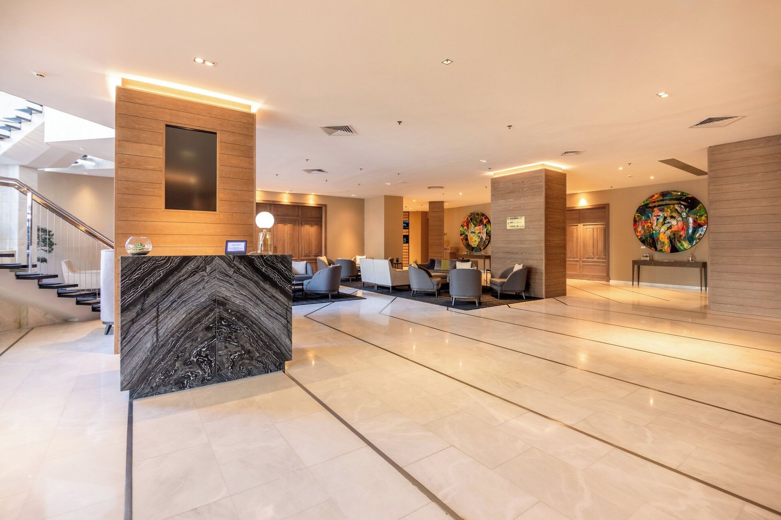 Crowne Plaza Porto Hotel — vibe