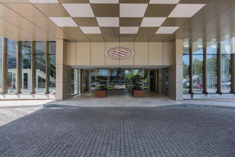 Crowne Plaza Porto Hotel — backstory