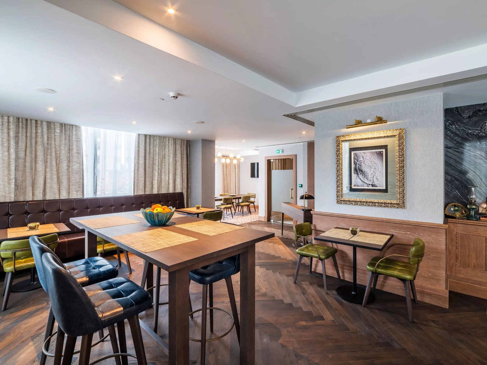 Crowne Plaza Porto Hotel — eat & drink