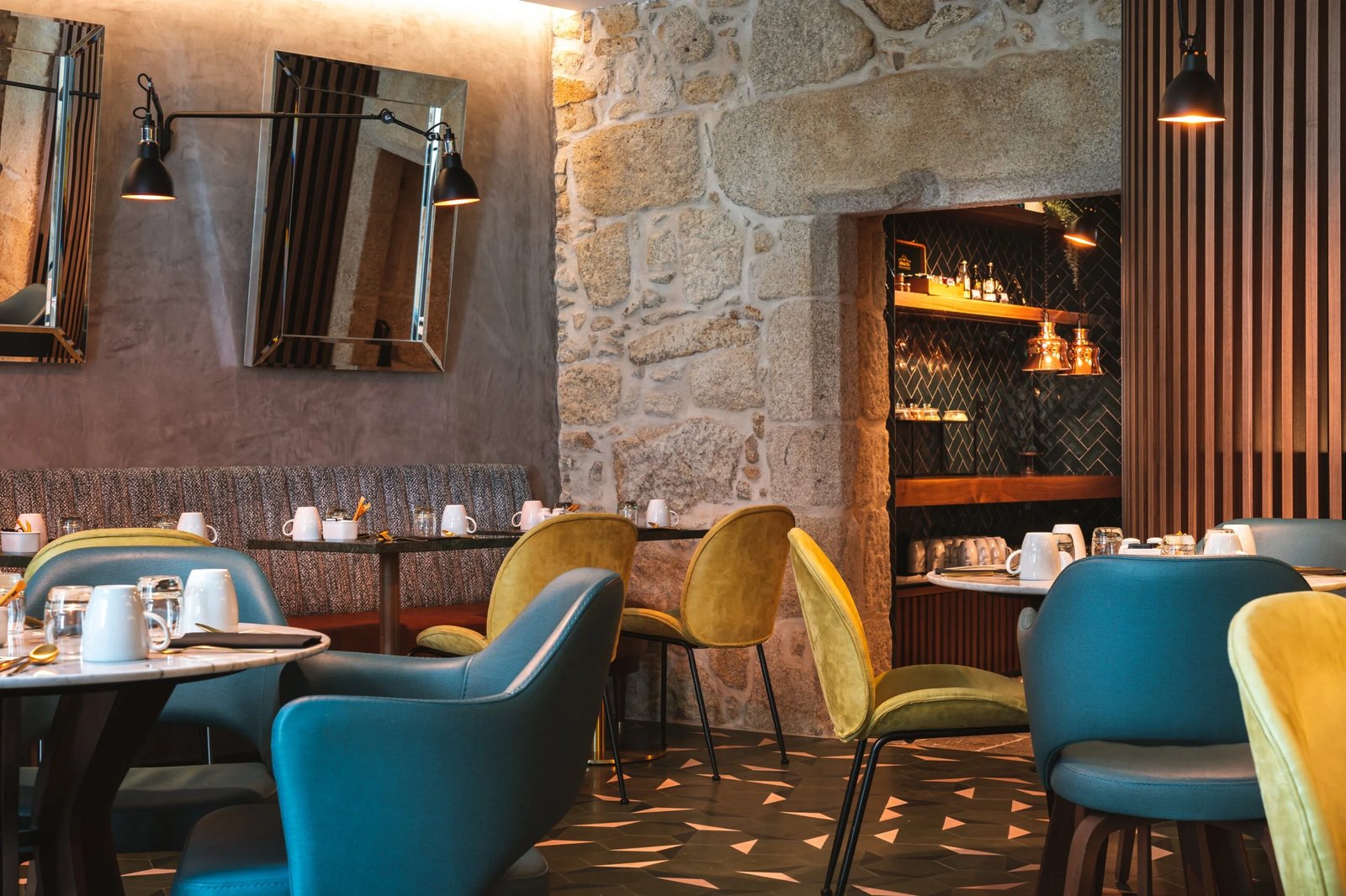 Pousada Porto Rua das Flores — eat & drink