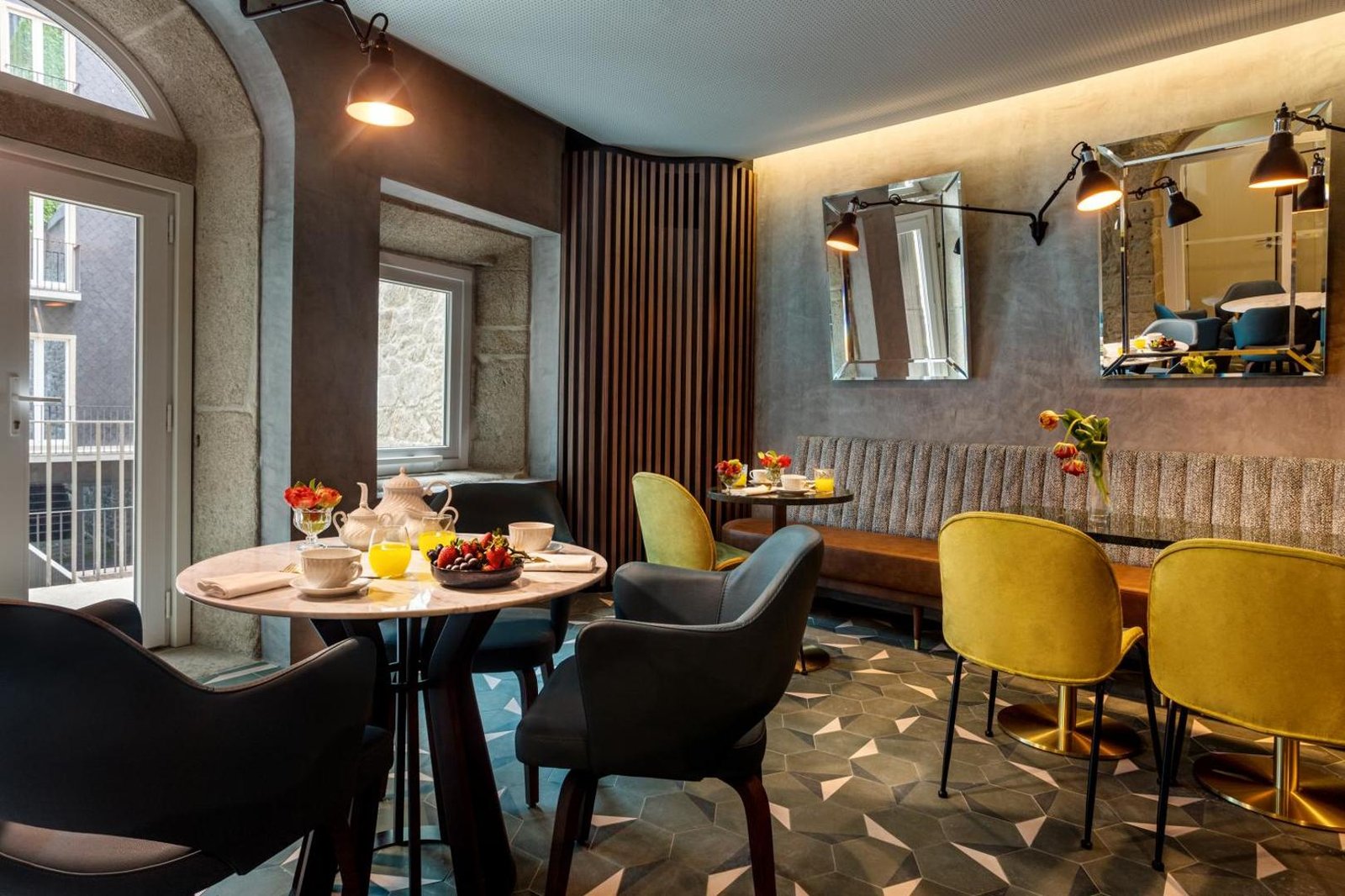 Pousada Porto Rua das Flores — eat & drink