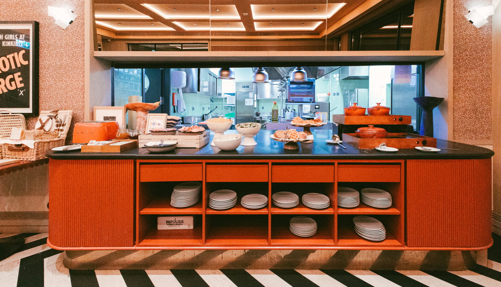 The Editory Boulevard Aliados Hotel — eat & drink