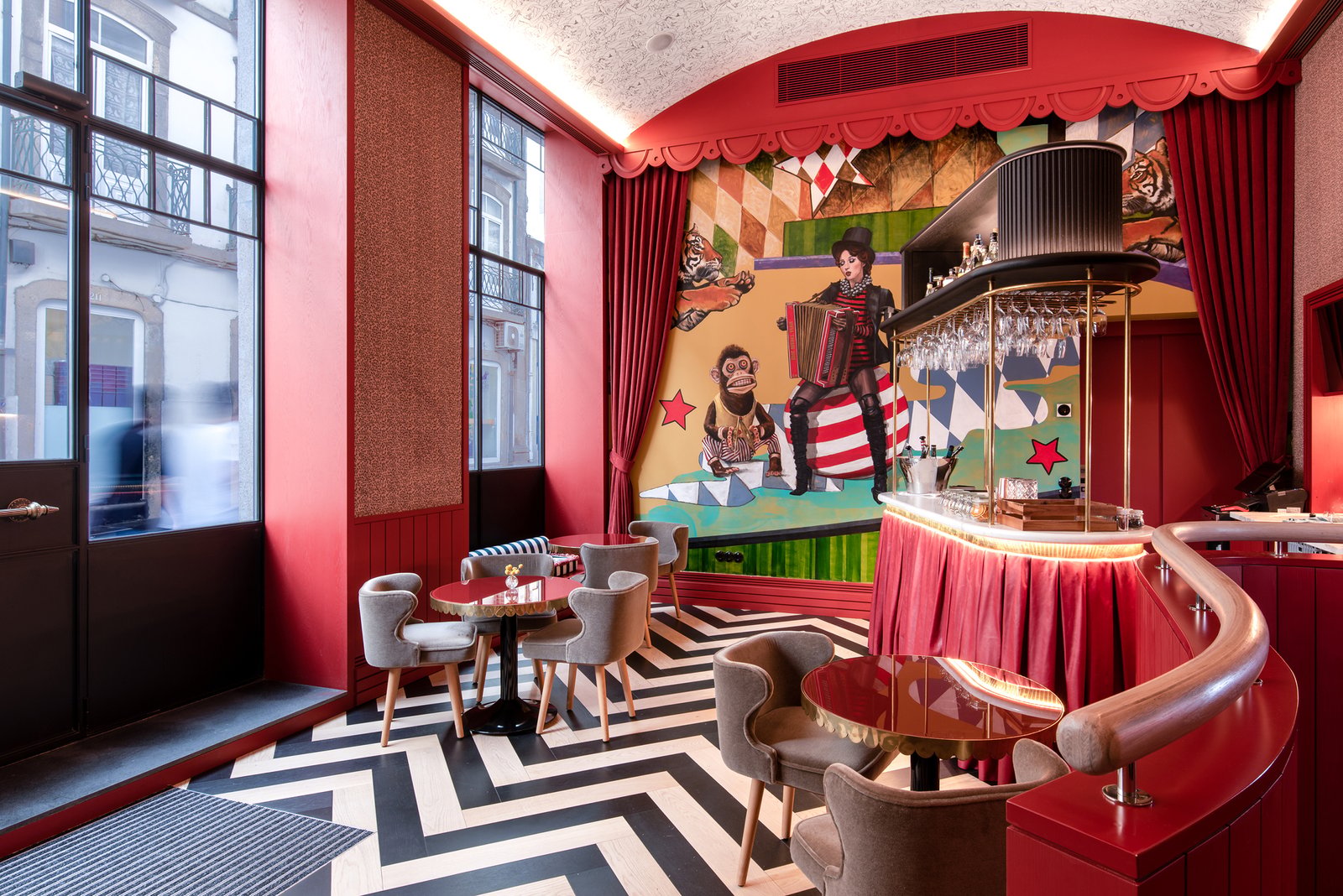 The Editory Boulevard Aliados Hotel — eat & drink